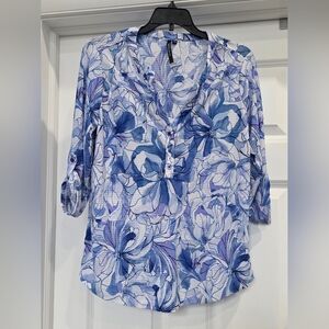 Chic Floral V-Neck Blouse in Blue and White